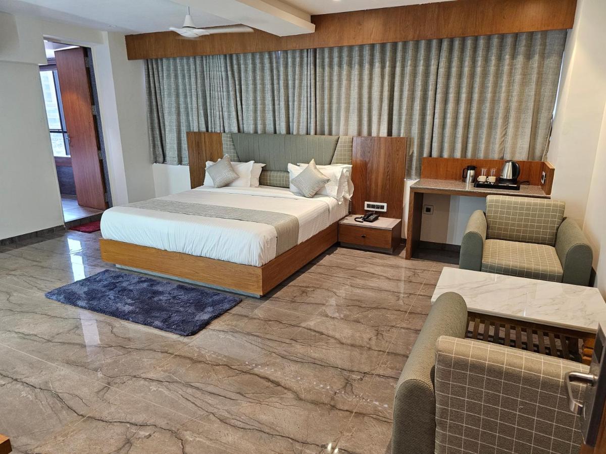 Rds Hotel 아흐메다바드 외부 사진