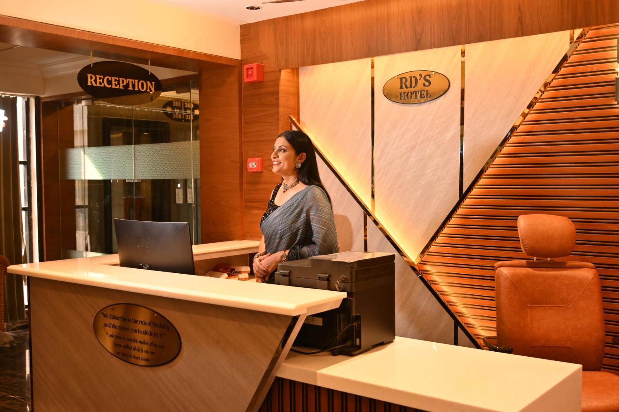 Rds Hotel 아흐메다바드 외부 사진