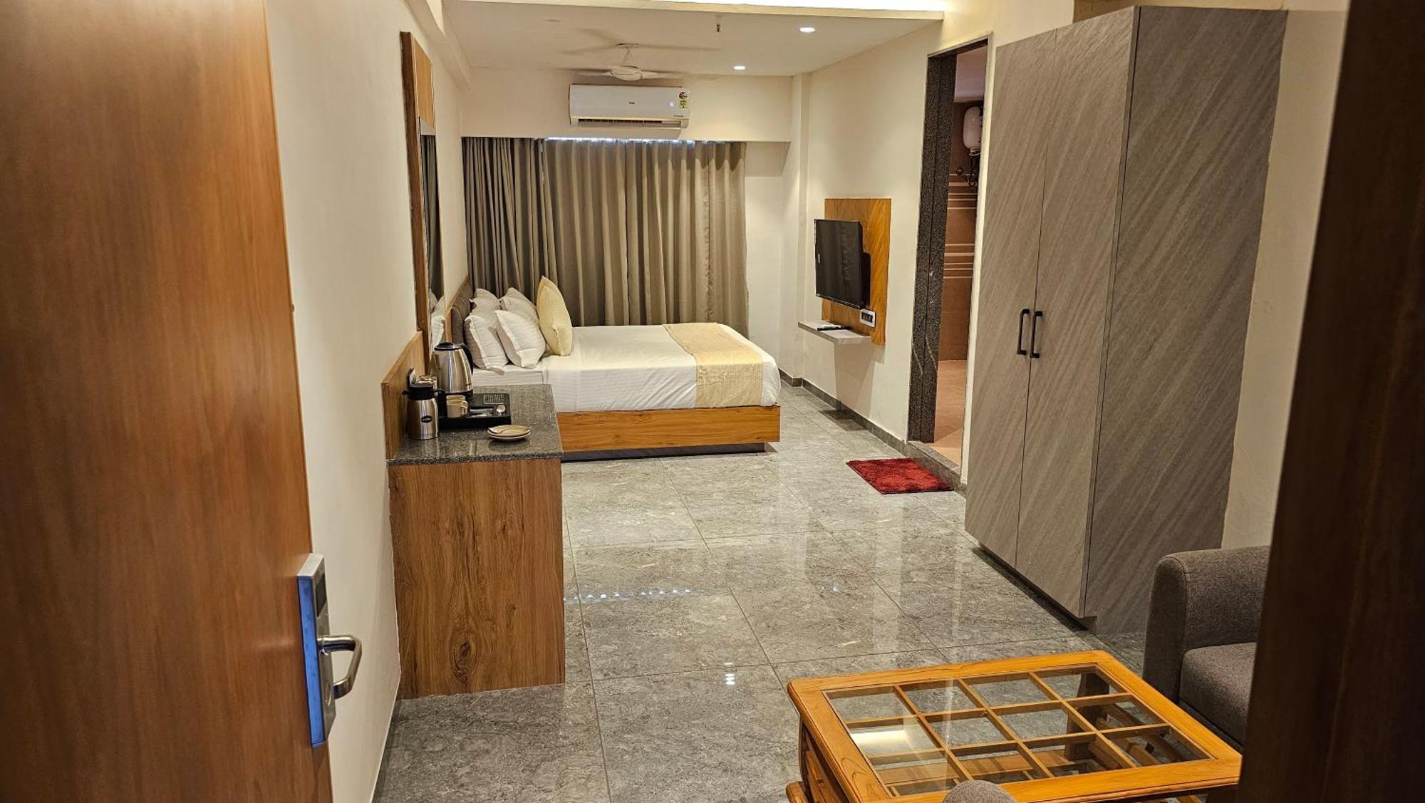 Rds Hotel 아흐메다바드 외부 사진