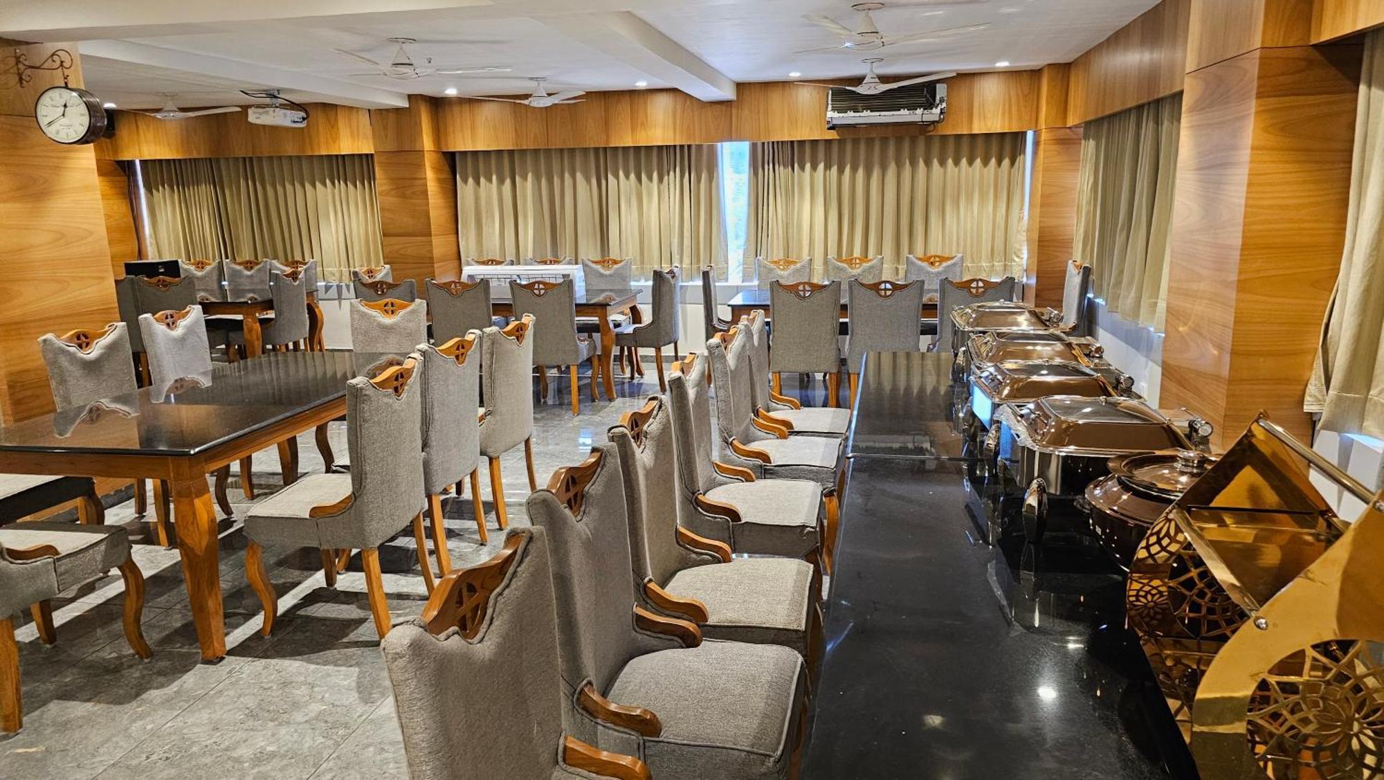 Rds Hotel 아흐메다바드 외부 사진