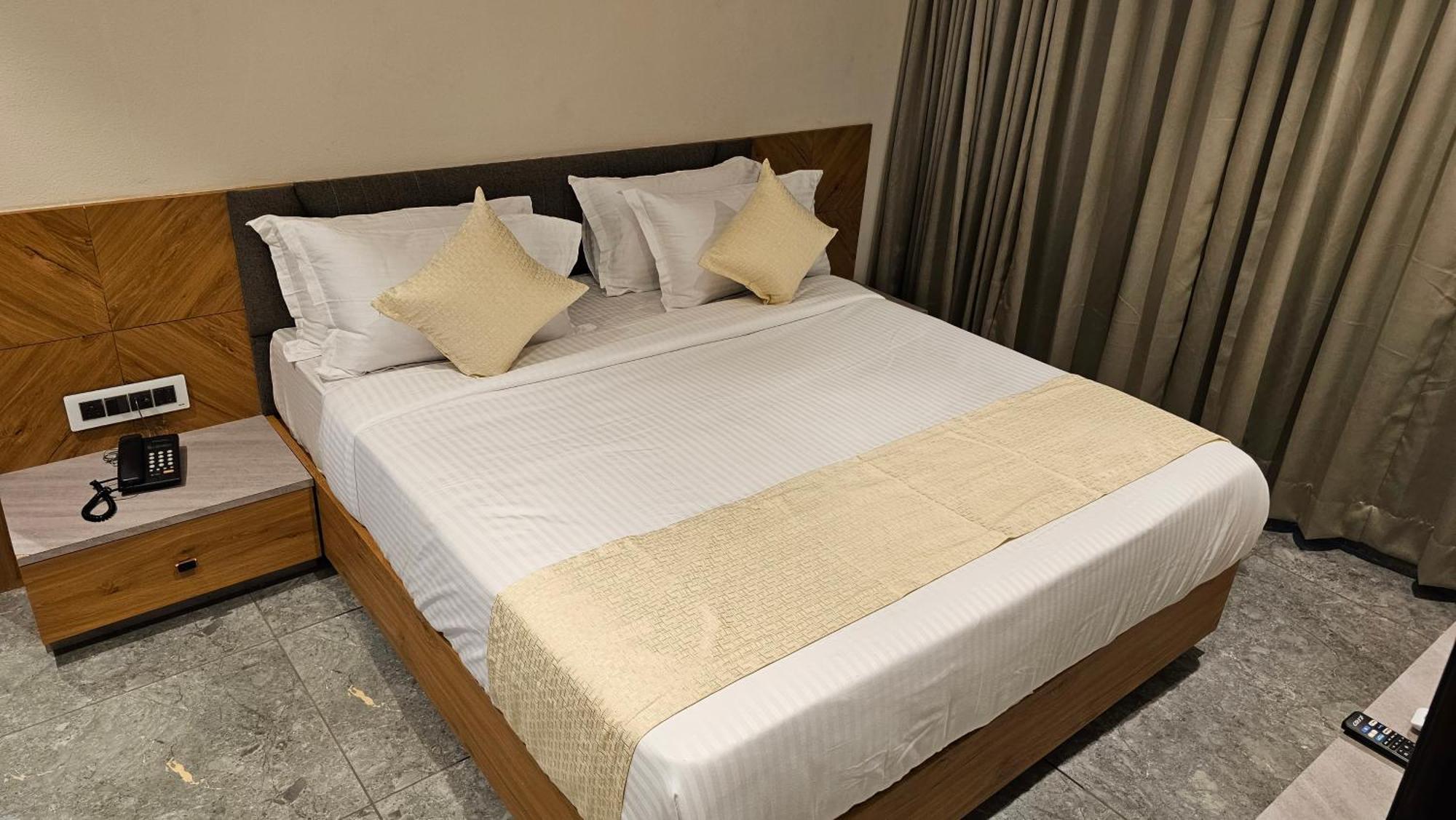 Rds Hotel 아흐메다바드 외부 사진