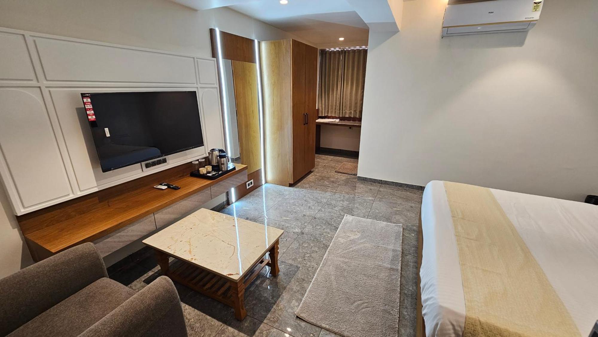 Rds Hotel 아흐메다바드 외부 사진