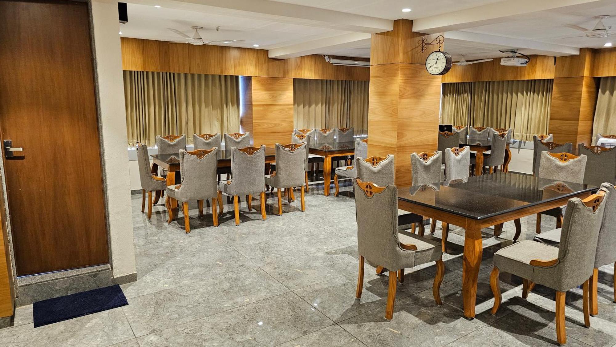 Rds Hotel 아흐메다바드 외부 사진